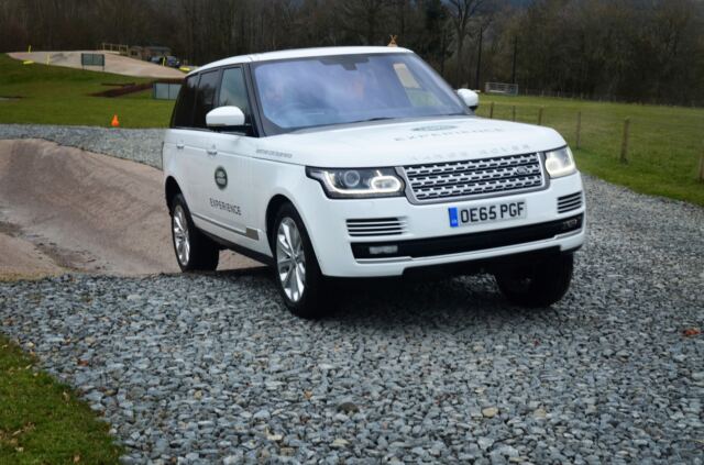 Range Rover - H-trench obstacle course (8)