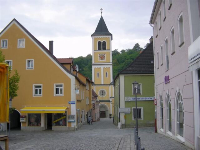 church-off-main-square-in-berlengenfeld