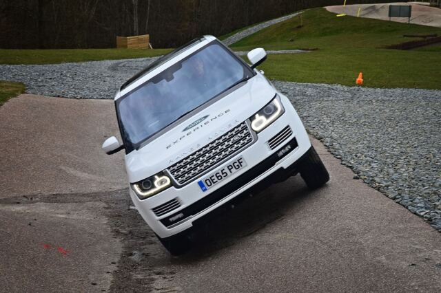 Range Rover - H-trench obstacle course (5)