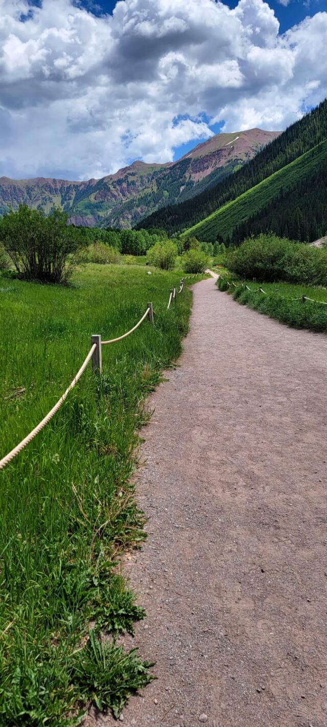 Maroon Lake path back