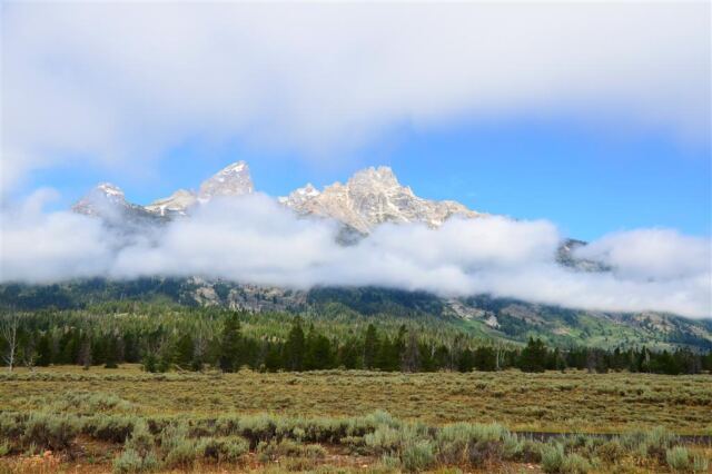 Tetons and low clouds (2)