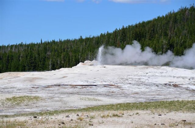 Old Faithful eruption (2)
