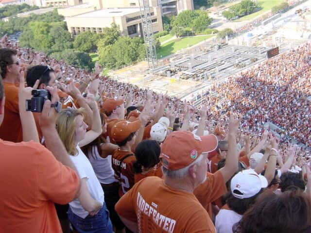 Crowd Hooks 'em