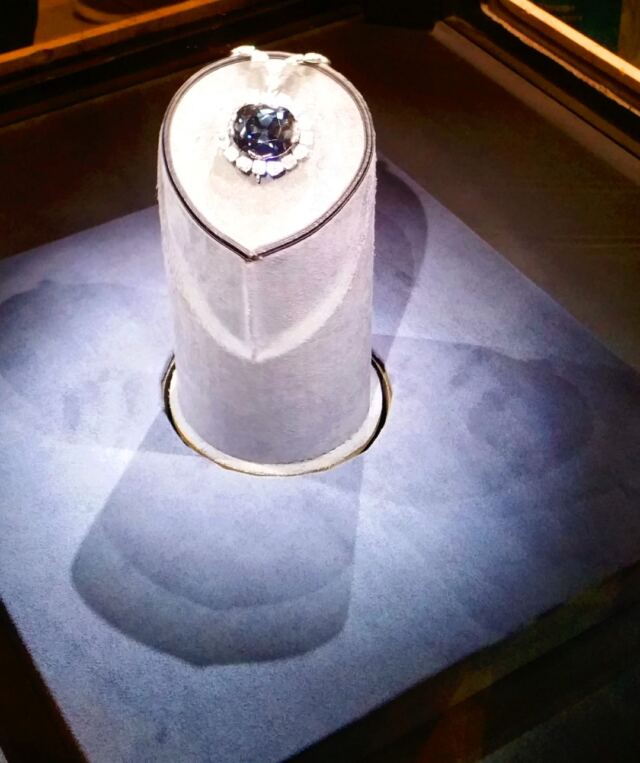 Hope-Diamond-Natural-History-Museum