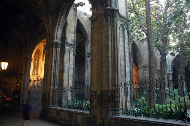 Cathedral courtyard (3)