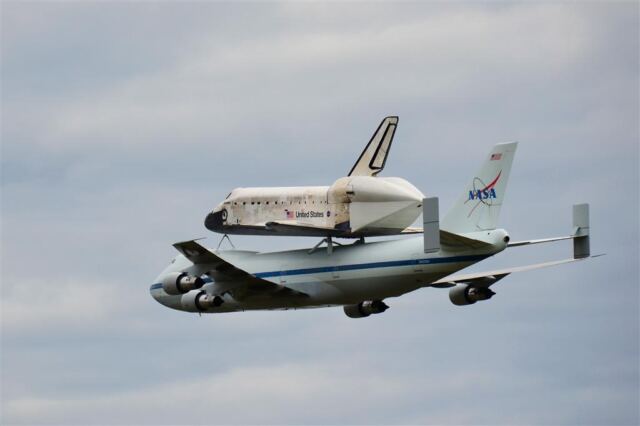 Discovery fly-by 2 (9)