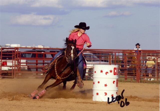 mel-and-missy-rounding-the-barrel