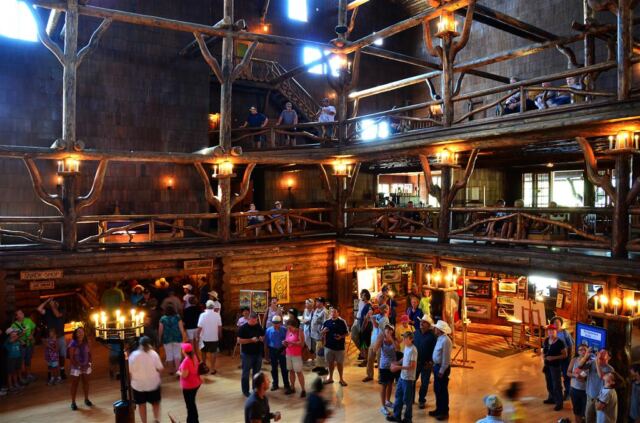 Old Faithful Inn - interior (4)