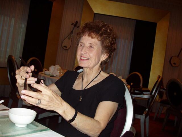 PO - Geri tries the chopsticks