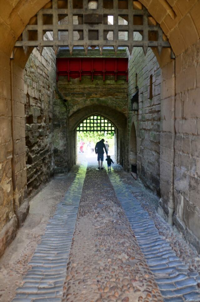 warwick-castle-main-entrance-portculis-2
