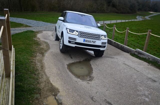 Range Rover moguls (4)