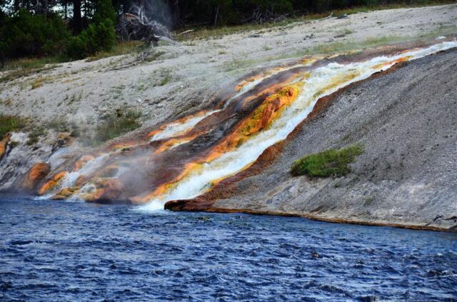 Excelsior Geyser runoff stream (1)