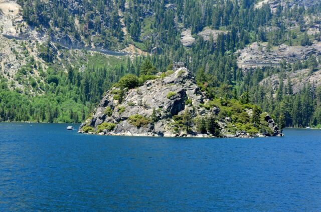 Fannette Island - Emerald Bay 01