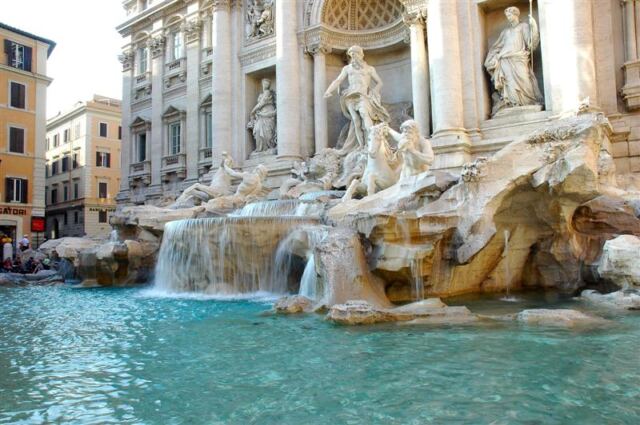 Trevi Fountain (2)