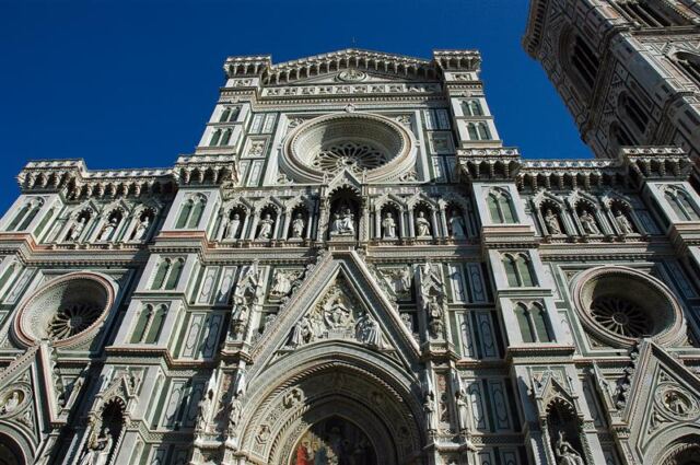 Looking up at Duomo facade (1)