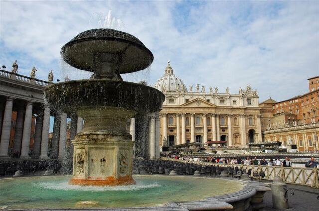 Bernini's fountain and St. Peter's (2)