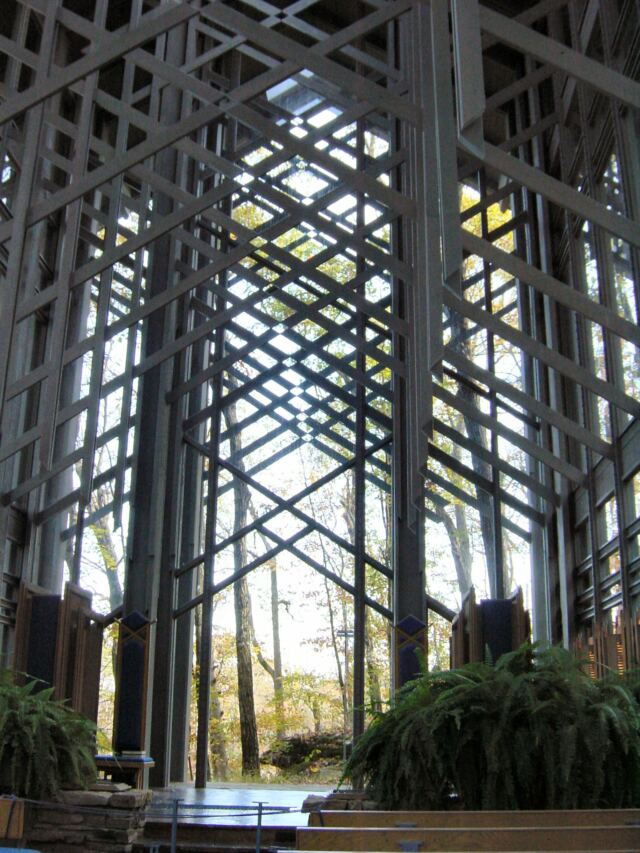 inside-thorncrown-chapel-1-