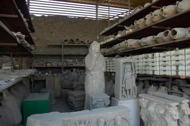Pompeii ruins storehouse (1)