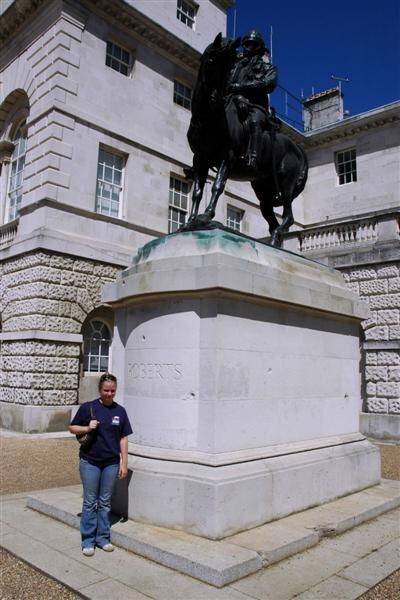 Mel and Royal Horse Guard statue