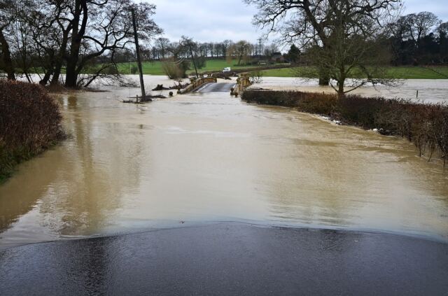 Flooded Stour River crossing at Honnington (3)