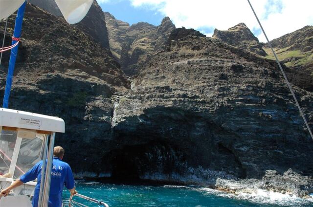 Waterfall along Napali Coast (6)