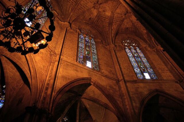 Interior of Barcelona gothic cathedral (4)