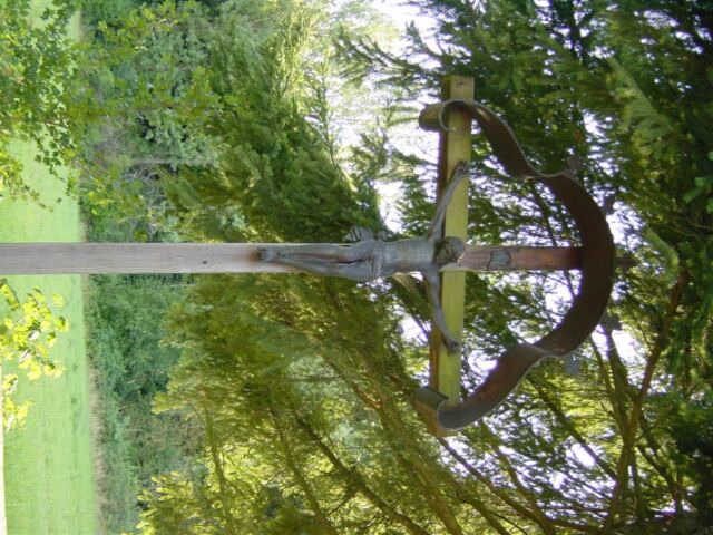 crucifix-in-cemetary-2