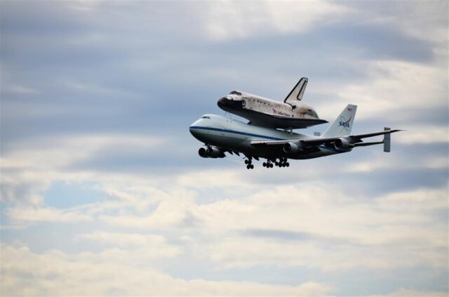 Discovery landing (3)