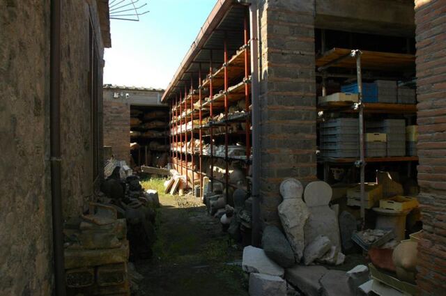 Pompeii ruins storehouse (4)