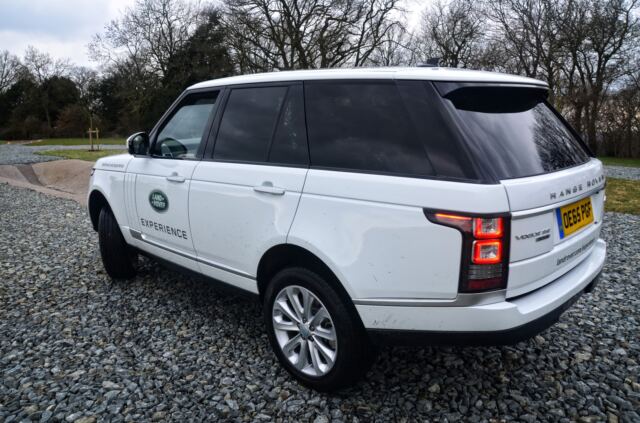 Range Rover - H-trench obstacle course (1)