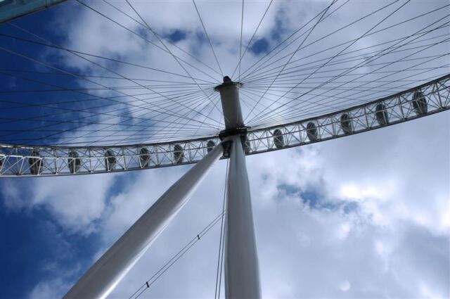 London Eye -- details looking up (2)