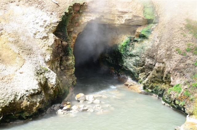 Dragon's Mouth Spring (1)