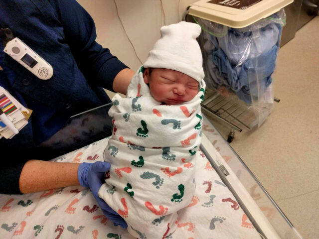 Cole-Alexander-Balettie-30Dec16-newborn