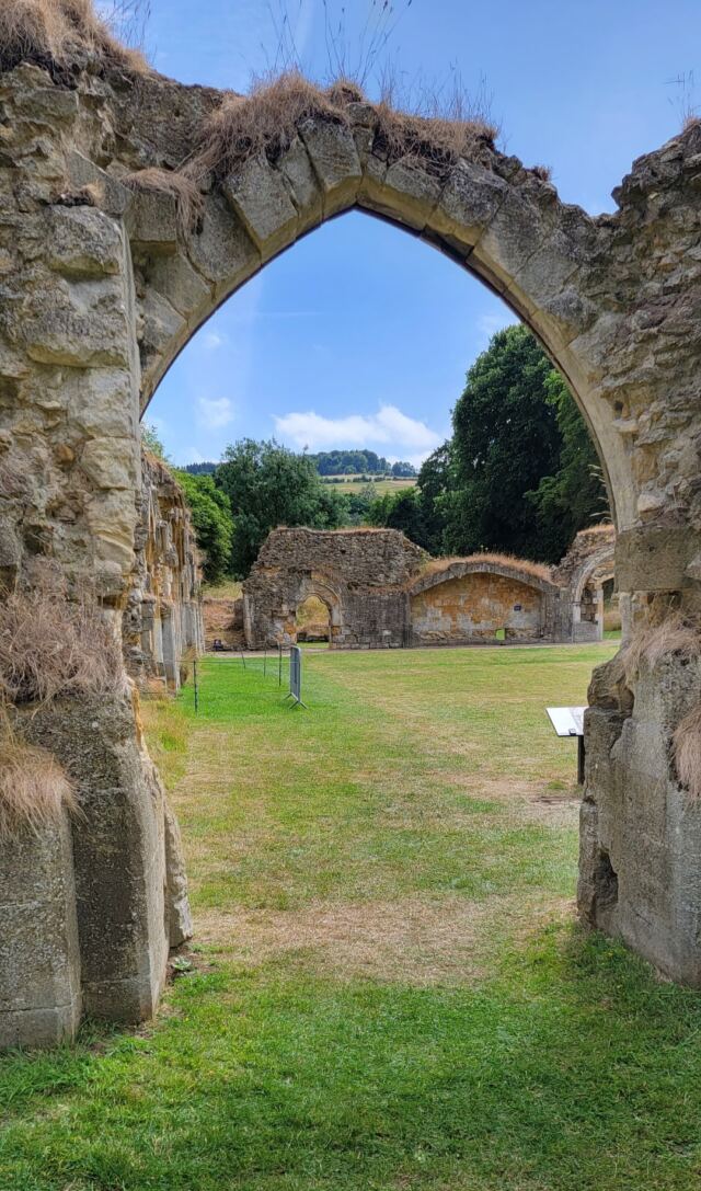 Hailes Abbey ruins (06)