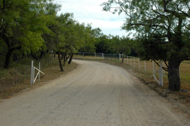 windsong-farm-entry-road