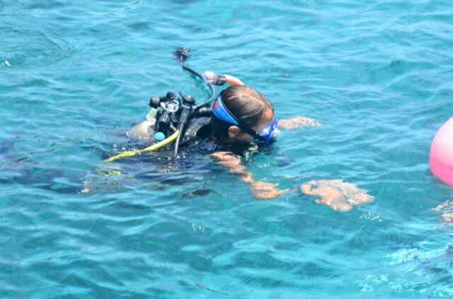 Alex completes her dive skills certification 2