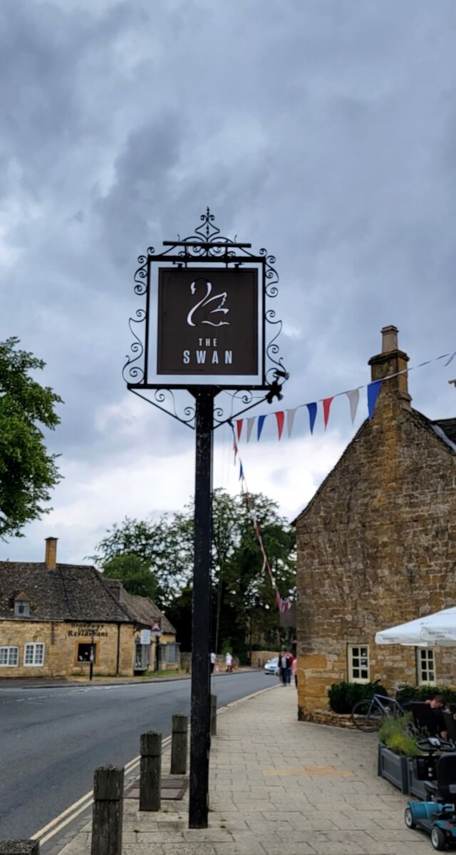 Broadway - The Swan (1)