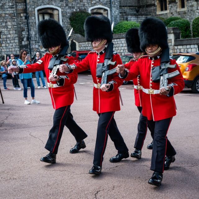 Kings Guard - marching 04