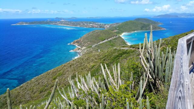 Virgin Gorda lookout - both sides of the island at once 4