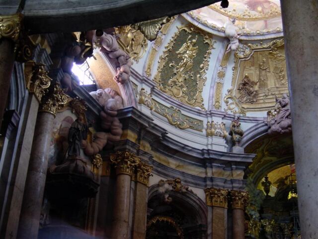 more-detail-of-gold-leafed-ceiling