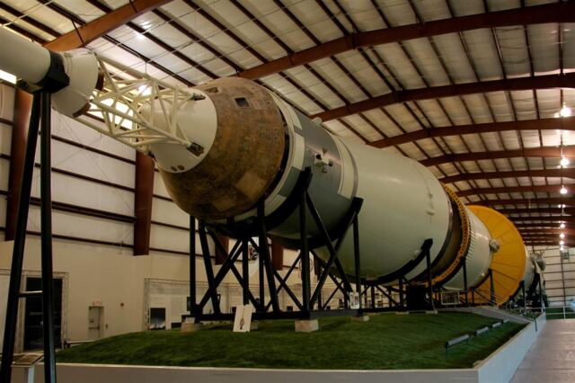 Saturn V (1)