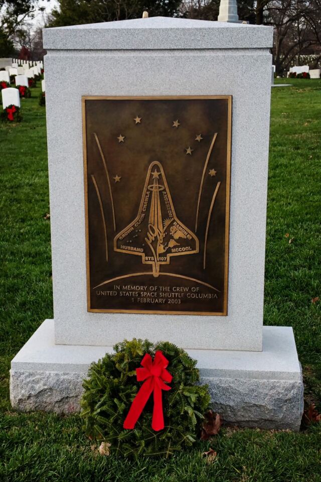 Arlington-STS-107-Columbia-crew-memorial