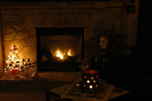 christmas-fireplace