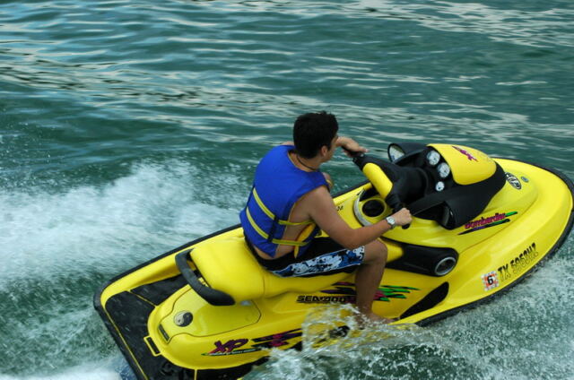 andrew-s-off-and-jetski-ing
