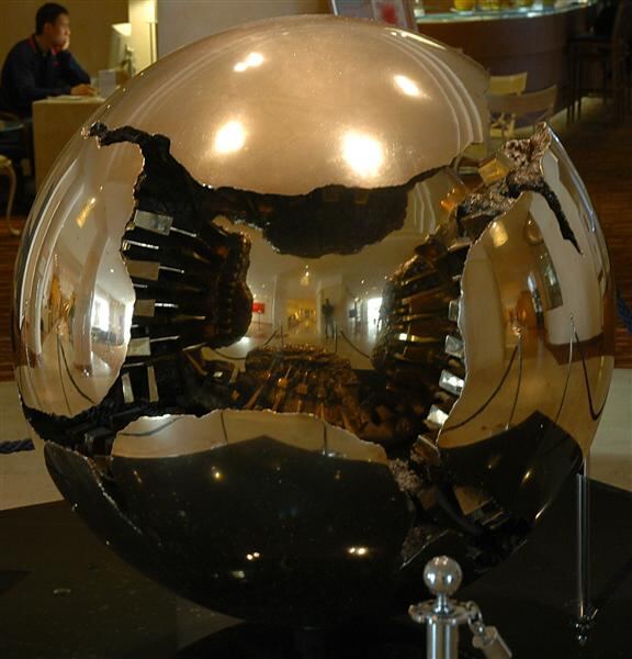Pomodoro's 'Sphera' (2)