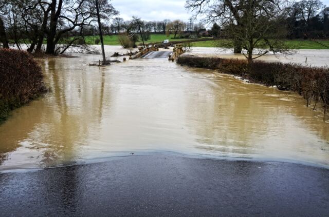Flooded Stour River crossing at Honnington (2)