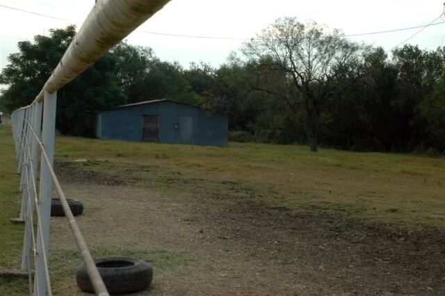 fence-and-barn
