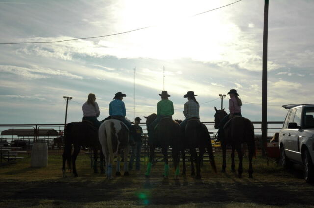 cowgirls-in-silhouette