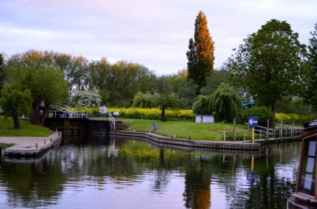 Scenes along the River Avon aboard the Countess of Evesham (2)