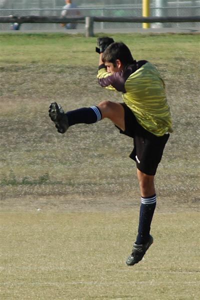 andrew-punts-the-ball